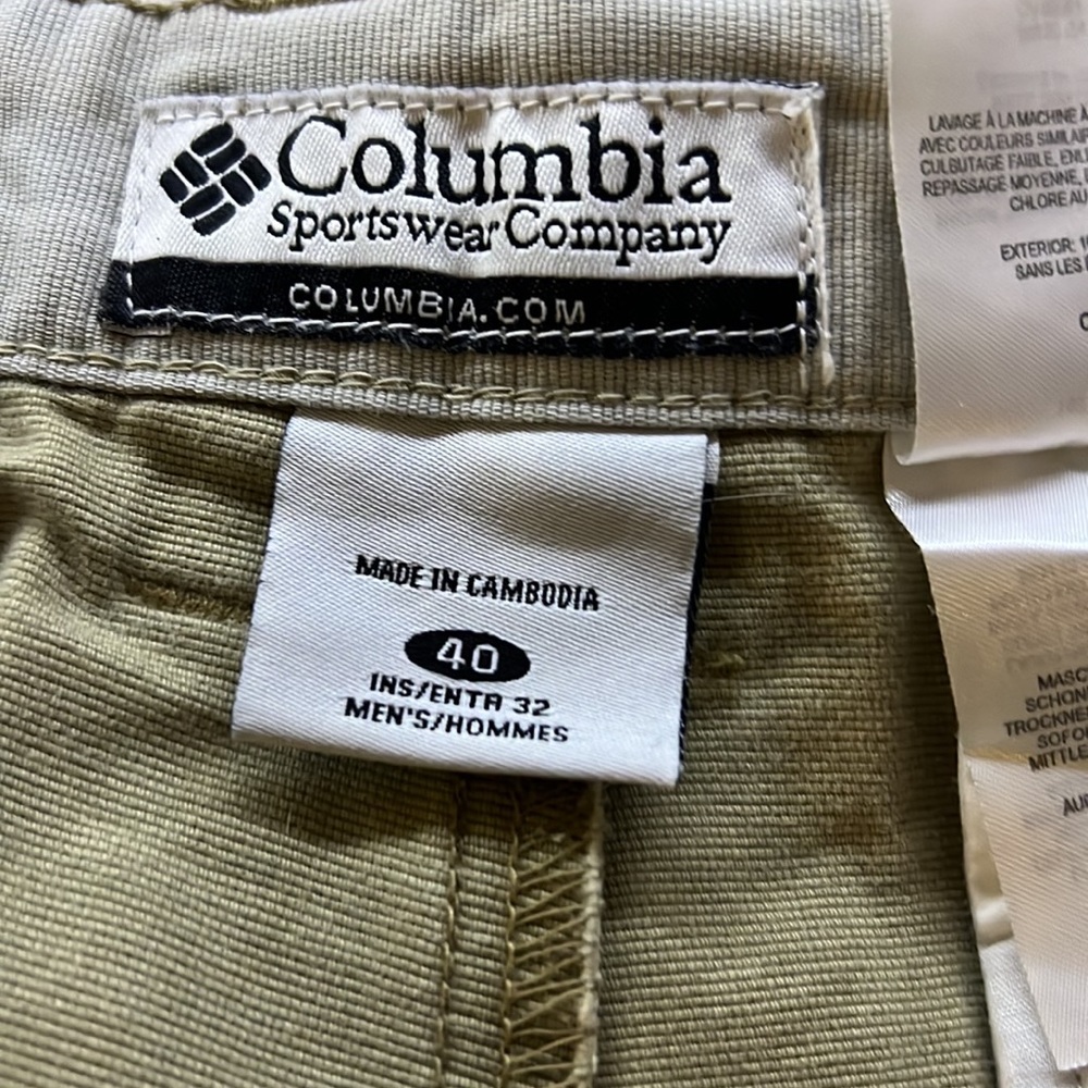 Columbia outdoor khaki pants, lightweight, and in great condition 40/32 in size